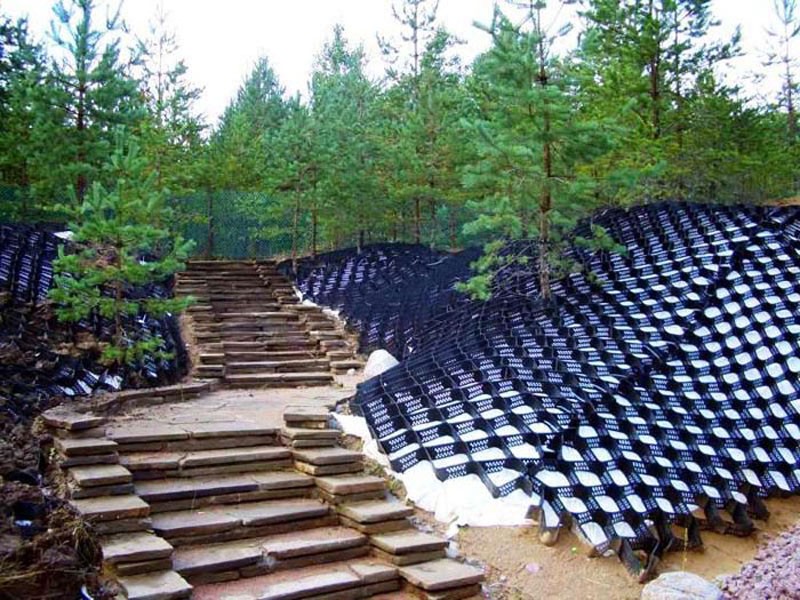 Особенности производства и укладки георешетки