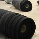 Укладка рулонного покрытия из резиновой крошки Укладка рулонного покрытия из резиновой крошки