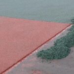 Укладка спортивного покрытия из резиновой крошки Укладка спортивного покрытия из резиновой крошки