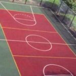 Укладка спортивного покрытия из резиновой крошки Укладка спортивного покрытия из резиновой крошки